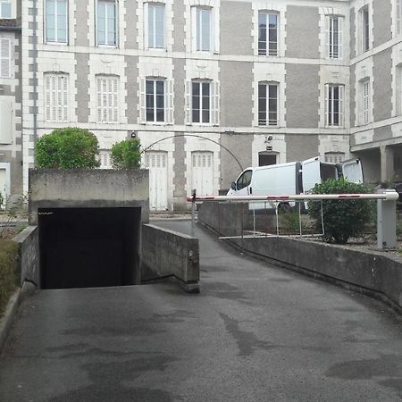 Appartement Préférence - Hypercentre avec parking privé gratuit et lit Queen size à Poitiers Extérieur photo
